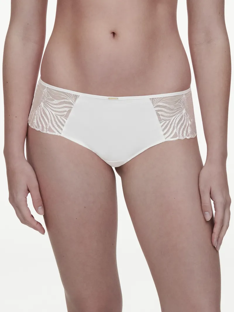 Chantelle Legend Shorty in Milk-1