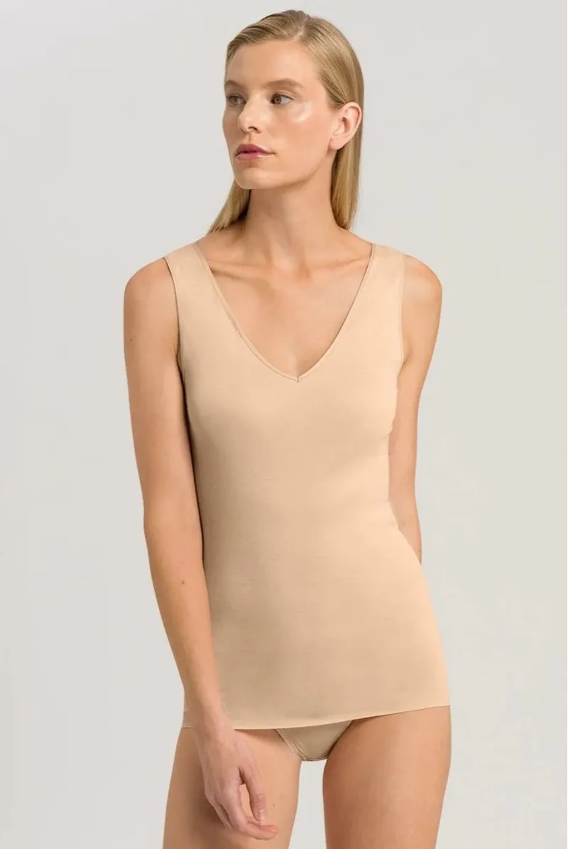 Hanro Cotton Seamless Built Up Shoulder in Beige