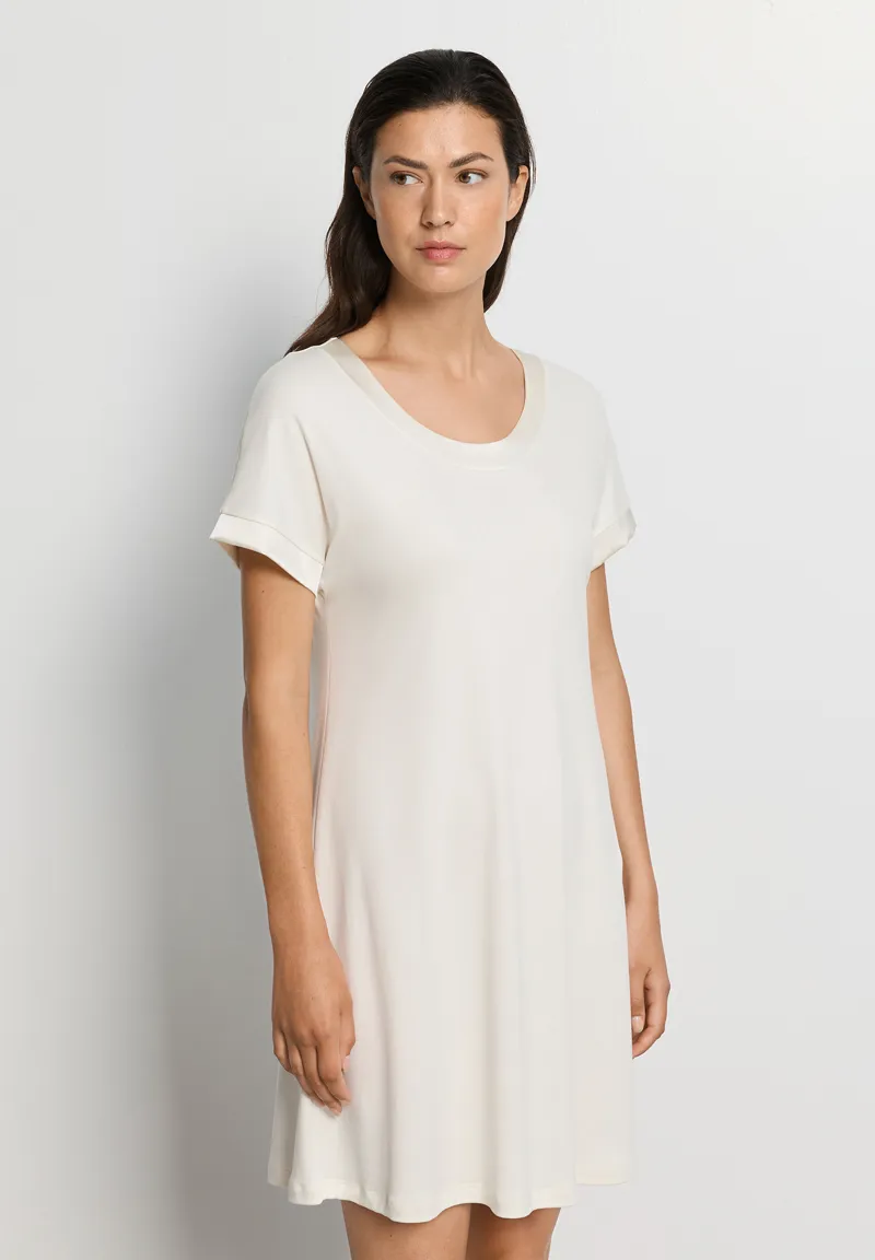 Hanro Anilla Nightdress in Misty White-2