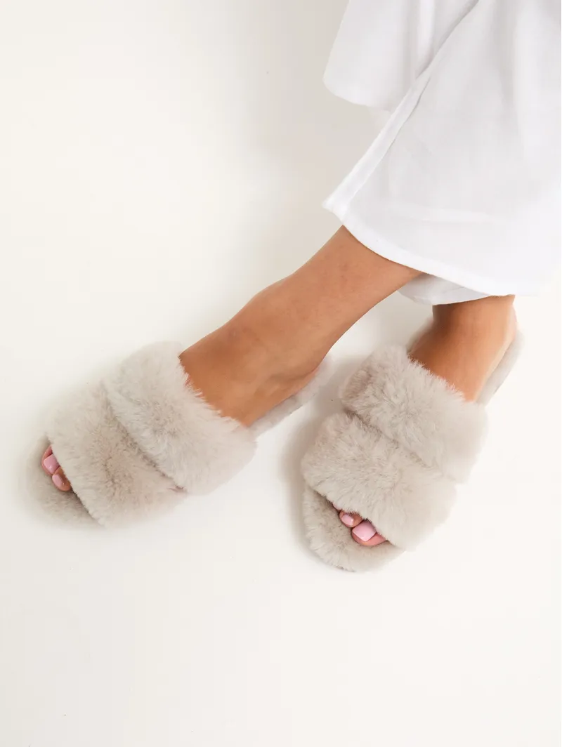 Pretty You Jinx Slipper in Truffle