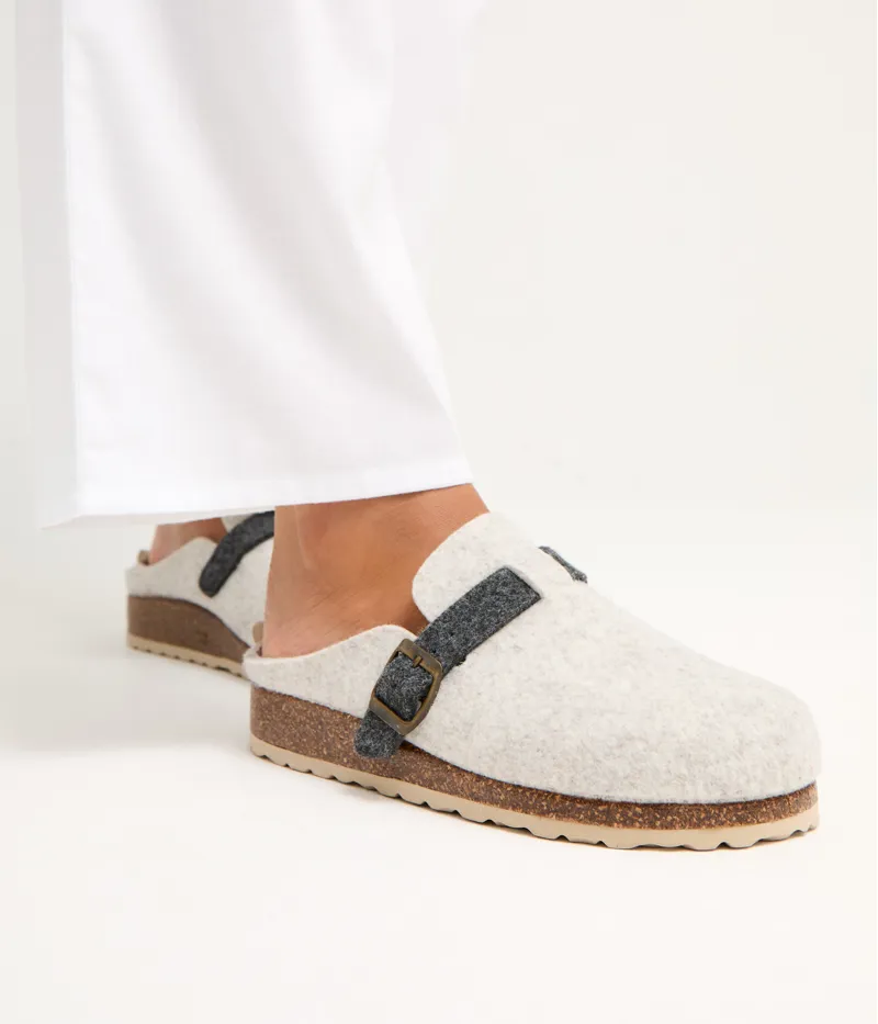 Pretty You Jordan Slippers in Off White